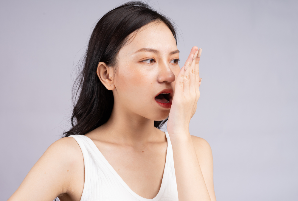 口臭と歯周病の関係を説明するイメージ